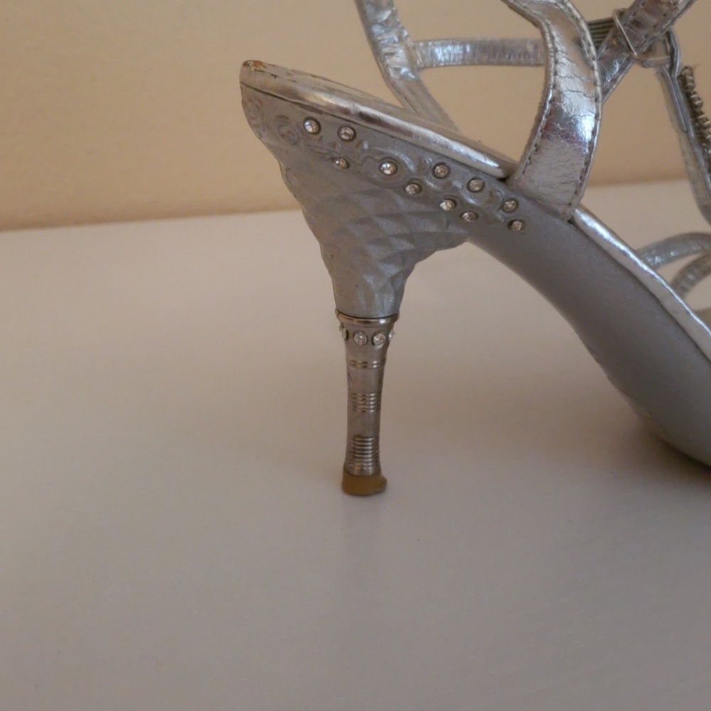 Heels - Picture 2 of 2